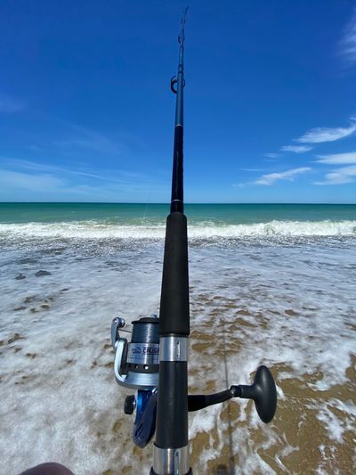 Top view of a fishing line in the surf.